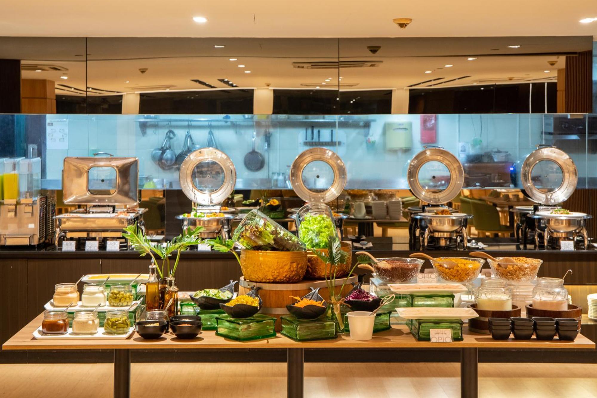 Golden Tulip Mandison Suites Bangkok Exteriér fotografie
